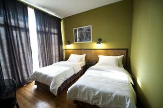 Отель Boutique Hotel 27 Тбилиси Номер с 2 двуспальными кроватями-7
